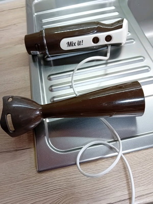 Hand blender like new with 2 speeds