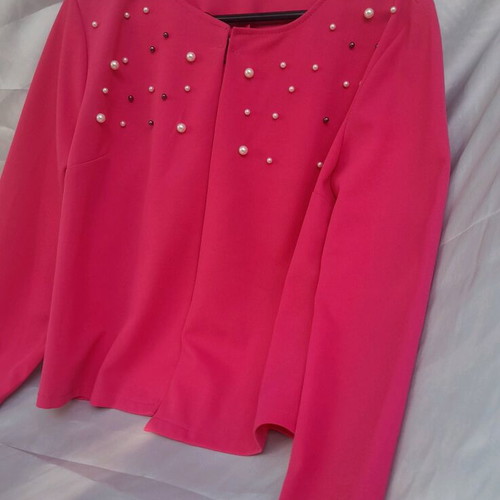 Fuchsia jacket embroidered with black and white pearls like new