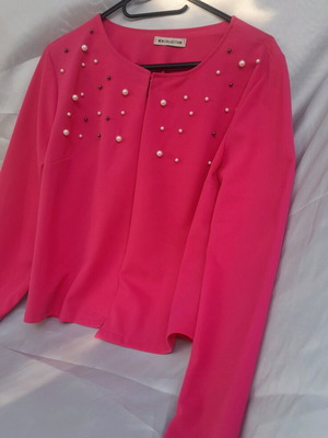 Fuchsia jacket embroidered with black and white pearls like new