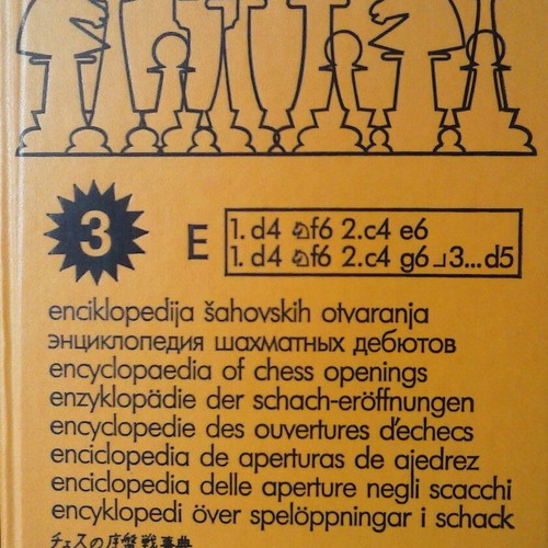 Chess books like new, classic openings encyclopedia 5 volumes plus 6th