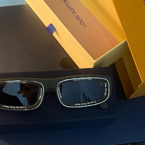 Louis Vuitton Super Vision low square sunglasses like new