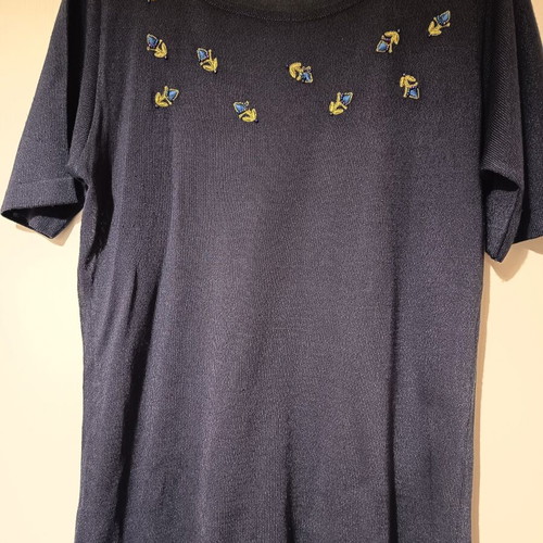 Knitted women's blouse blue with embroidered neckline size medium like new