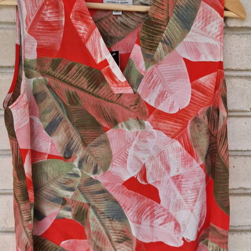 Tahari Women's Sleeveless Blouse – Banana Leaves