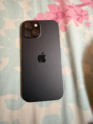 iPhone 15 128GB used, black, 20+ MP camera