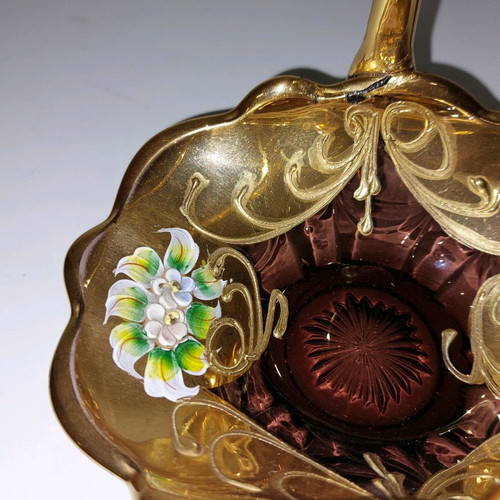 Help basket used with flowers and 24-carat gold hand painting