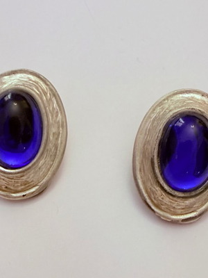 Vintage earrings with clip and blue royal stones like new