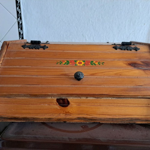 Vintage wooden bread box like new