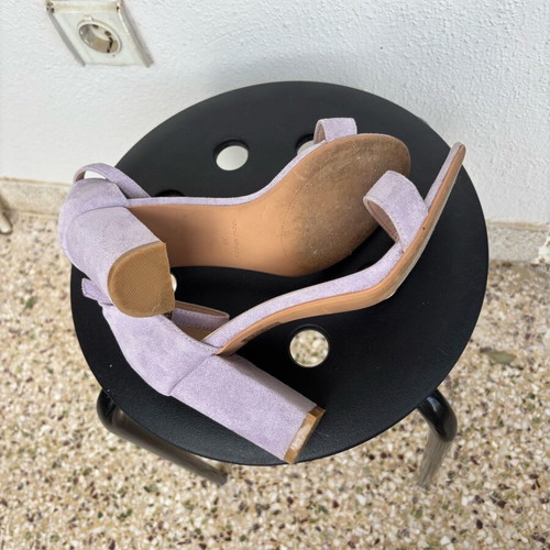 Ideal Shoes women's suede sandals size 39, like new, purple lilac