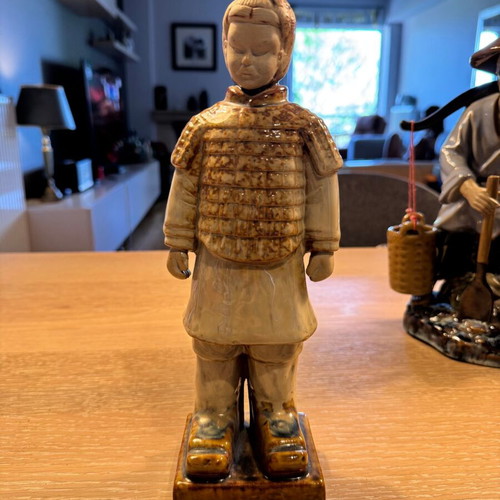 Ceramic Asian figurines like new