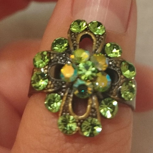 Ring used in green shade with adjustable size