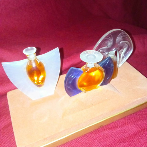 Lalique Les Flacons Miniature Perfume Set like new, 3 bottles