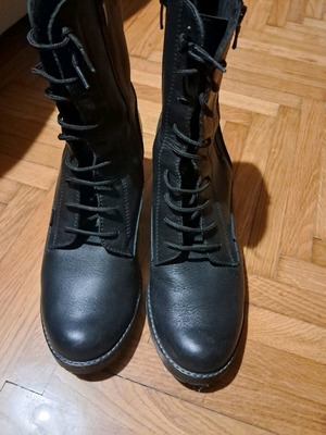 Leather ankle boots black like new, size 41