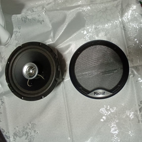 Magnet speakers pair 200 watt, 50w rms, like new