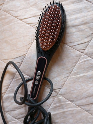 Silver Crest heated straightening brush like new