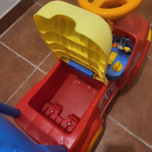 Winnie the Pooh ride-on car with sounds and storage