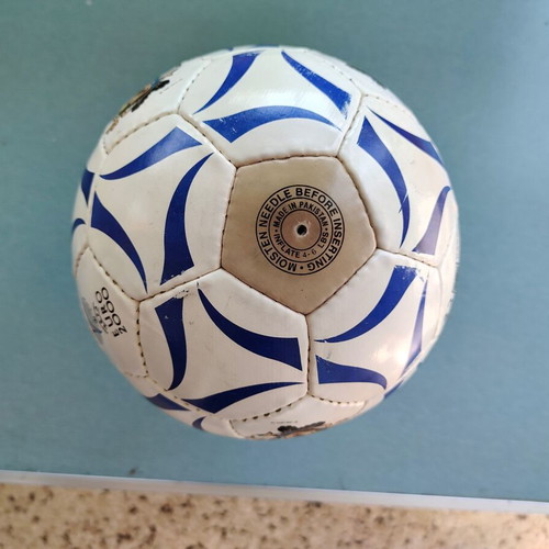 Euro 2000 Nestlé Collectible Soccer Ball like new, authentic