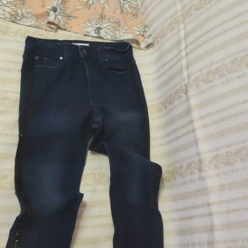 Staff jeans like new with peach floral top gift