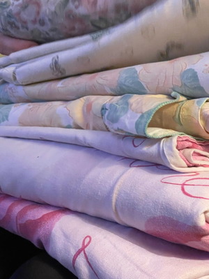 Sheets and bathrobe like new