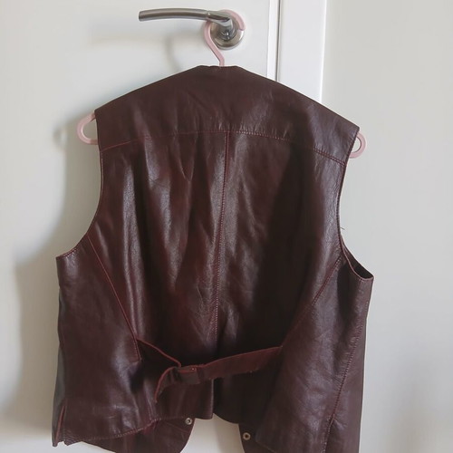 Vintage dark red leather vest, like new, size medium-large