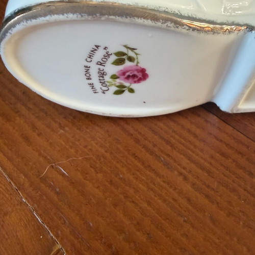 Porcelain boot England Old cottage rose like new