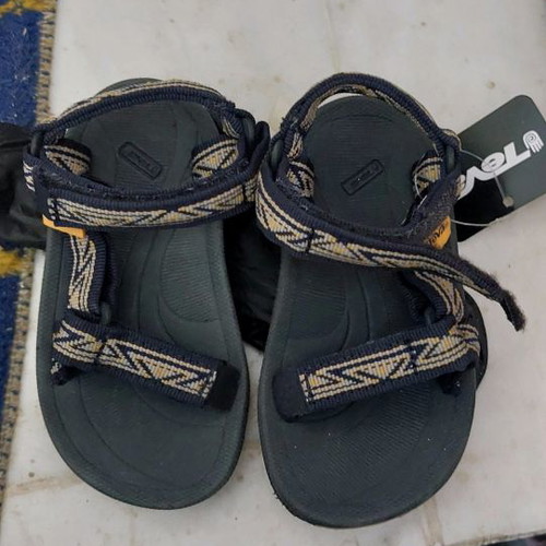 Teva Hurricane2 sandals size 22 for boy new