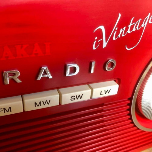 Akai i-Vintage radio like new, red wood effect