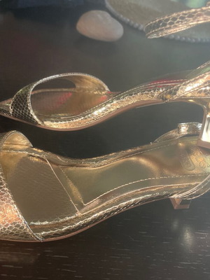 Πέδιλο χρυσό καινούργιο νούμερο 38