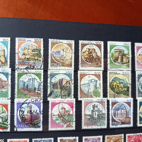 Castelli d'Italia Italian stamp collection, 18 pieces