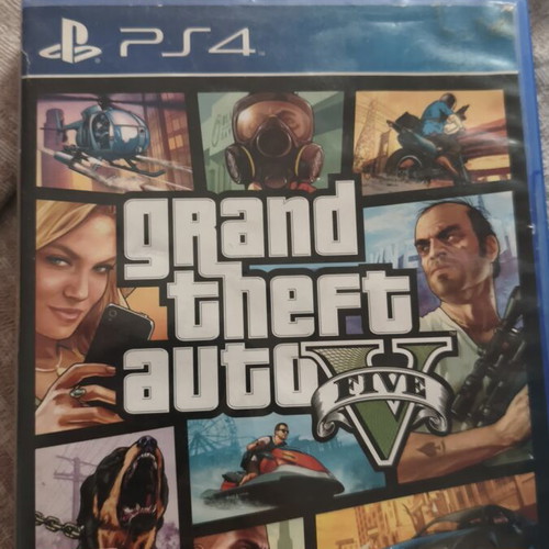 Grand Theft Auto V PS4 game used with minor case wear