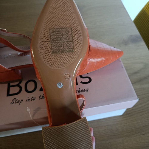 Bozikis coral croco pointed toe shoes size 38 new