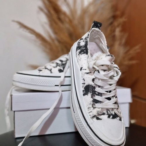 Panina women's athletic shoes used, size 38