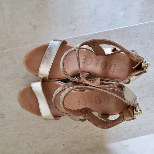 Dolce leather women's high platform shoes like new, beige