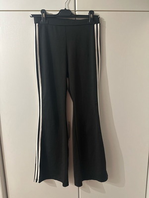 Black elastic flare leggings with white stripes M like new