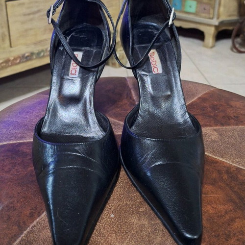 Dodici pumps used, genuine leather, size 36, black with buckle and chains