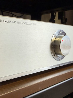 Musical Fidelity A300 Dual Mono ενισχυτής σαν καινούργιο με τηλεχειριστήριο και φυλλάδιο