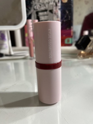 Kylie Cosmetics ρουζ έχει δοκιμαστεί