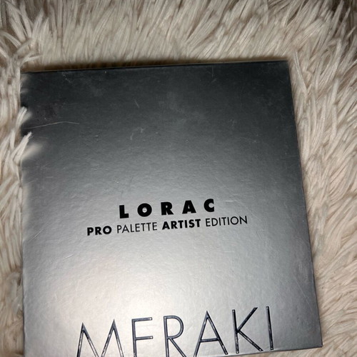 Lorac professional eyeshadow palette like new with 25 shades