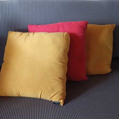 Set of 3 small decorative pillows like new, yellow and red