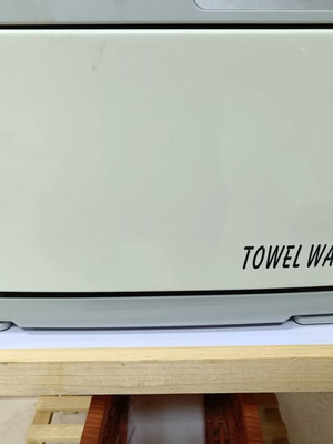 Αποστειρωτής πετσετών σαν καινούργιος, towel warmer
