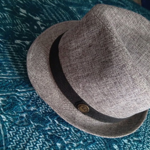 Hat new unworn with beautiful color and design