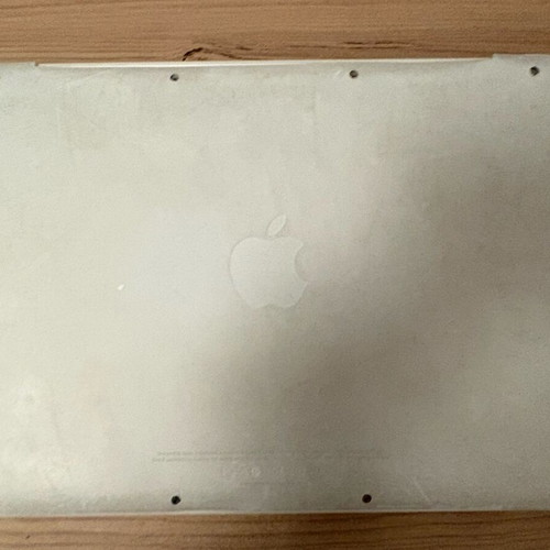 Apple Macbook 13 inch late 2009 with box and manuals