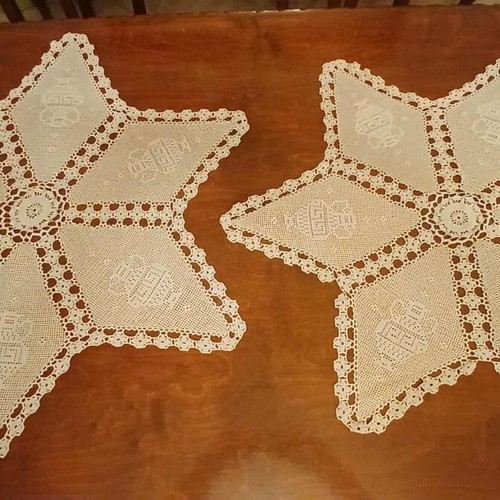Handmade embroidery set like new, 2 pieces