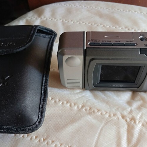 Casio QV-100 Vintage Digital Camera like new with original case