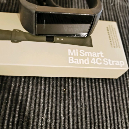 Mi Band 4 watch like new with two straps black and khaki
