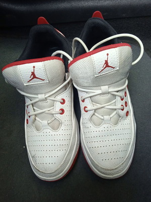 Αθλητικά παπούτσια Nike Air νούμερο 38 σαν καινούργια, άσπρα και κόκκινα