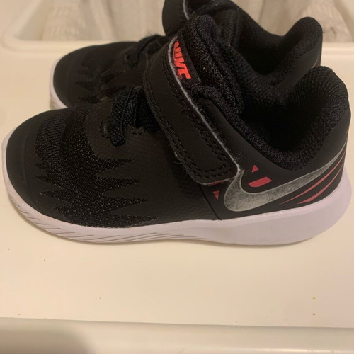 Nike Star Runner TD 907256-004 like new, black
