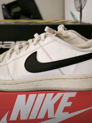 Nike Court Royale 2 Low sneakers used, size 42.5