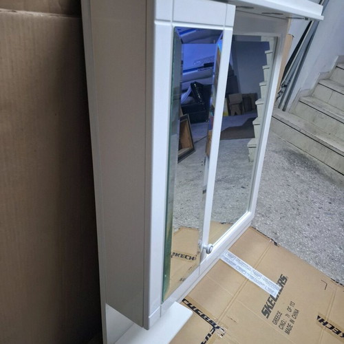 Bathroom mirror used