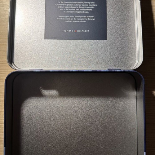 Tommy Hilfiger metal box like new with gift STR8 metal box