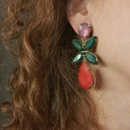 Flower-shaped earrings with stones like new, red and green